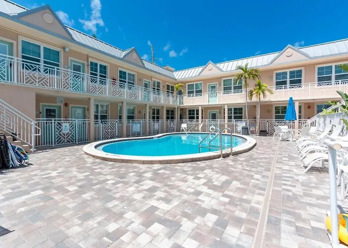 Ferienhaus Steps To The Beach! Ground Floor 1br + Heated Pool
