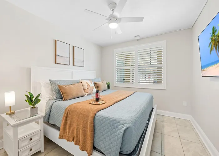 Ferienhaus Steps To The Beach! Ground Floor 1br + Heated Pool