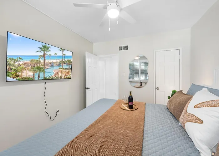 Ferienhaus Steps To The Beach! Ground Floor 1br + Heated Pool *