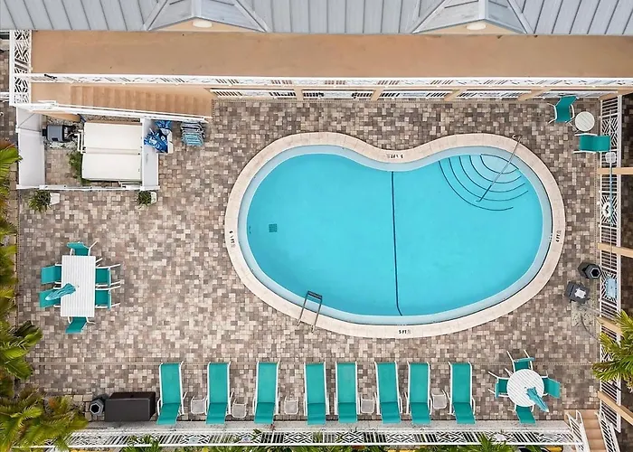 Ferienhaus Steps To The Beach! Ground Floor 1br + Heated Pool *